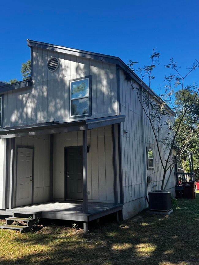 Building Photo - 124 Hampton Dr