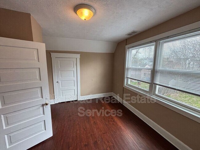 Building Photo - 209 N Grimes St