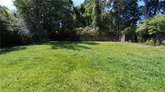 Building Photo - 7165 Ashmoor Dr N