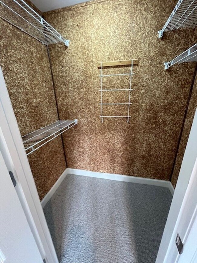 Building Photo - Experience Elegance in the beautiful city ...