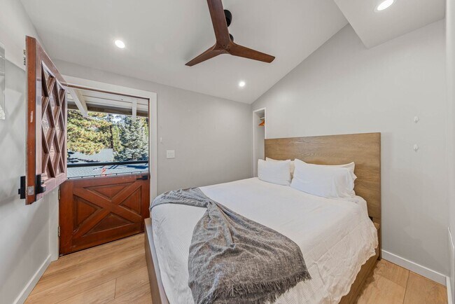 Building Photo - CALL FOR SPECIAL!!!Open for FALL and Winter!! Private Beach!!!  FULLY FURNISHED! Simplicity in a ...