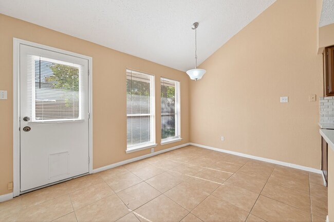 Building Photo - 3210 Kempwood Dr