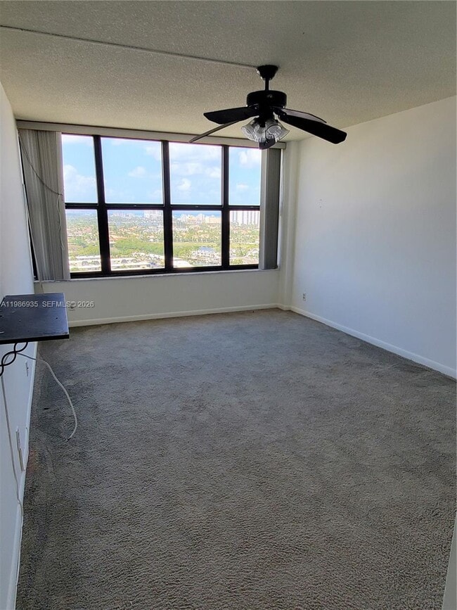 Building Photo - 2500 Parkview Dr