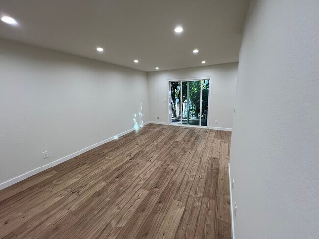 Building Photo - 7439 Woodman Ave