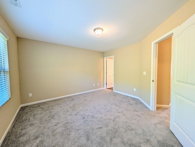 Building Photo - 4461 Middletown Dr