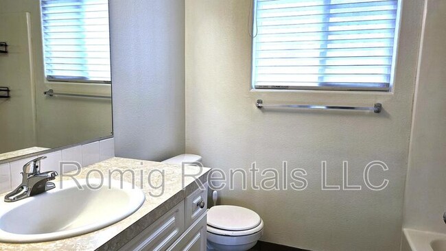 Building Photo - 6709 NE 55th St