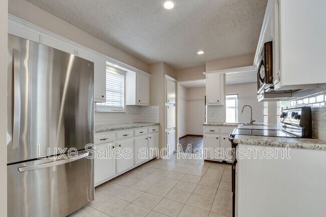 Building Photo - 7713 Doris Dr