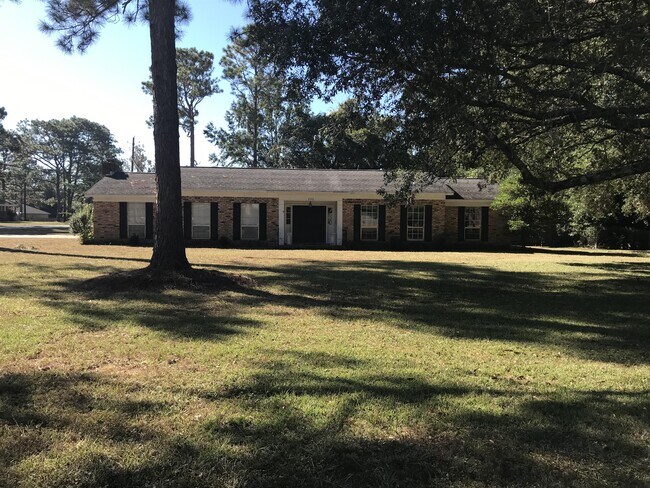 Building Photo - 202 Adams Dr