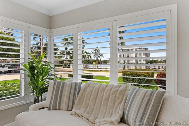 Building Photo - 990 Casuarina Rd