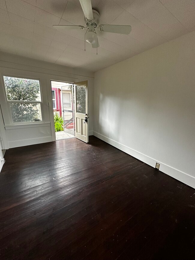 Building Photo - 115 Trinity St