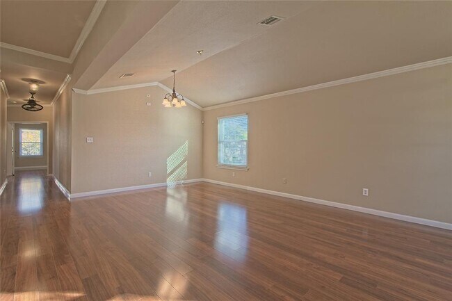 Building Photo - 3112 Clinton Pl