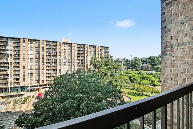Building Photo - 4500 S Four Mile Run Dr