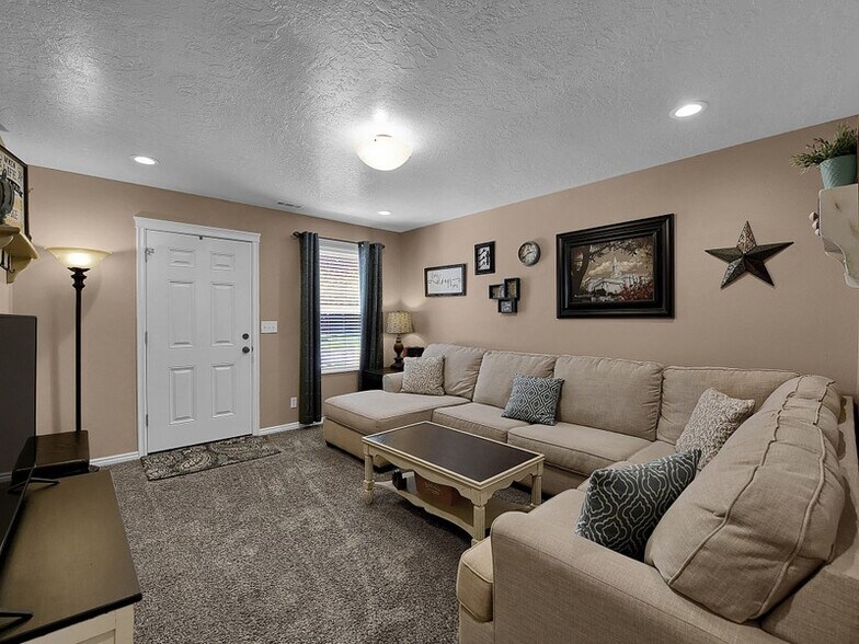 Building Photo - 256 Bliss Ct