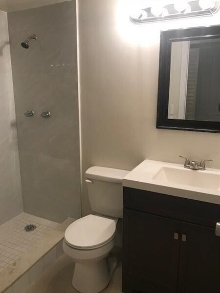 Building Photo - 4216 Inverrary Blvd