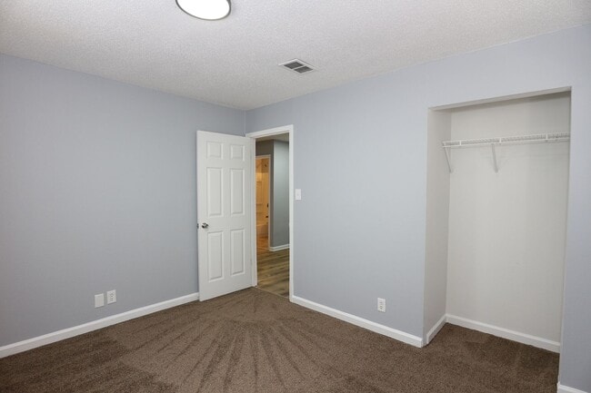 Building Photo - Newly Remodeled 3 Bedroom Home