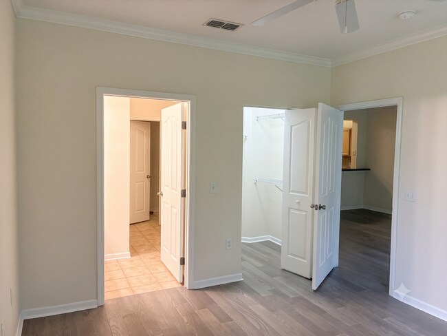Building Photo - 12837 Madison Pointe Cir