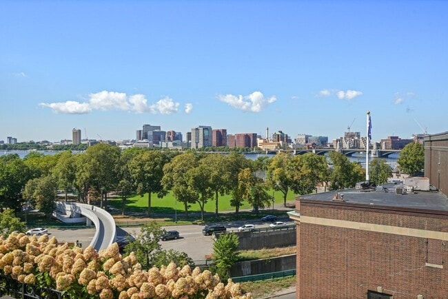 Building Photo - 95 Beacon St