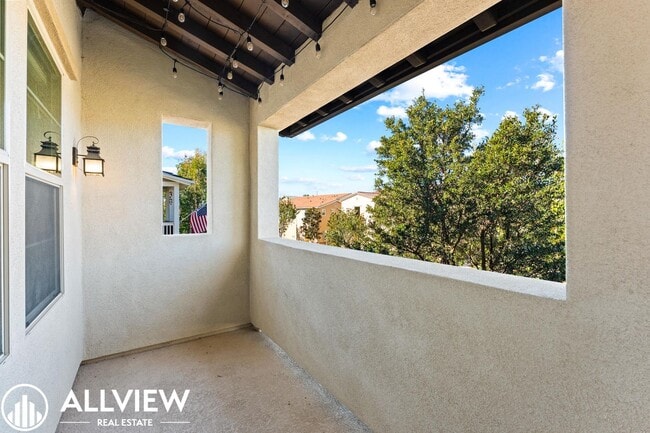 Building Photo - Turnkey 2 Bedroom, 2.5 Bath End Unit Townhome Available NOW in Rancho Mission Viejo!