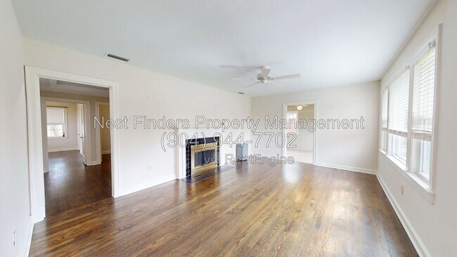 Building Photo - 2215 Larchmont Rd