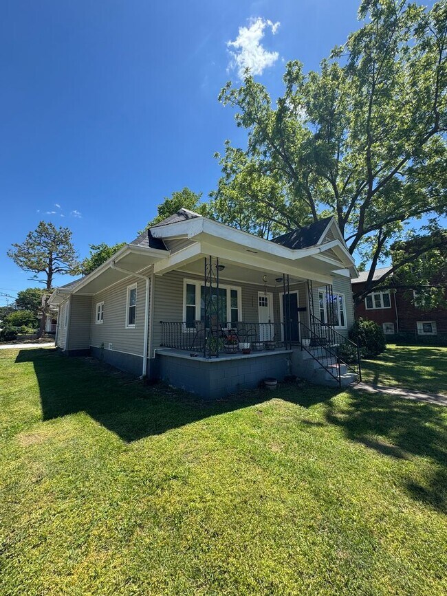Building Photo - Duplex - Next to Drury University