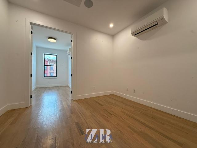 Building Photo - 3 bedroom in Brooklyn NY 11206