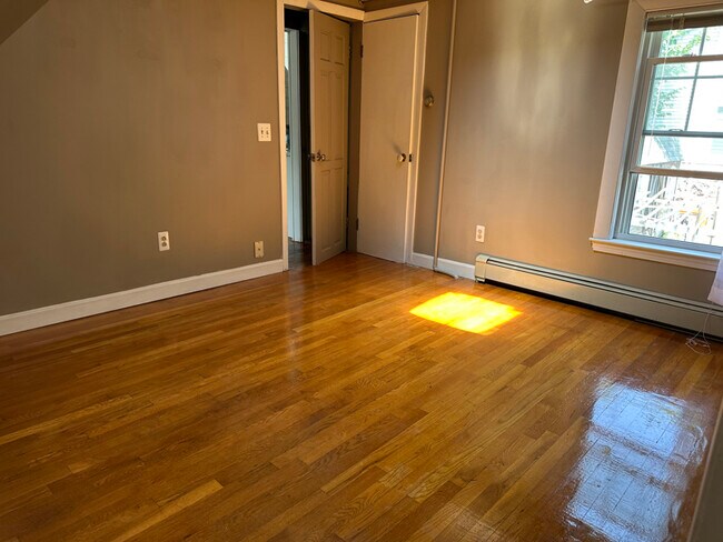 Building Photo - 71 Garfield St