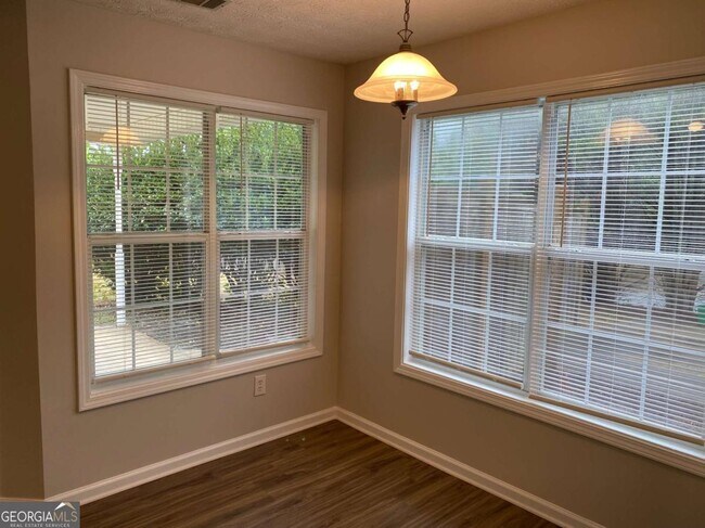 Building Photo - 4343 Grey Park Dr NE