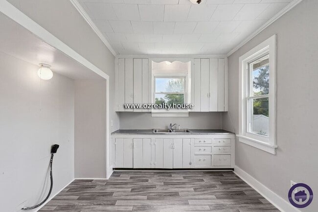 Building Photo - 1310 Almon Ave