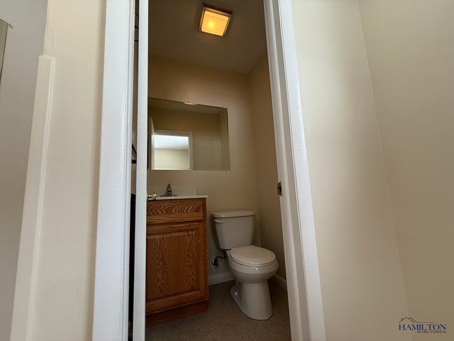 Building Photo - 4332 E Lake Rd