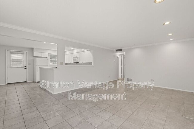 Building Photo - 4114 E Calle Redonda