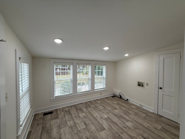 Building Photo - 112 Donaldson St