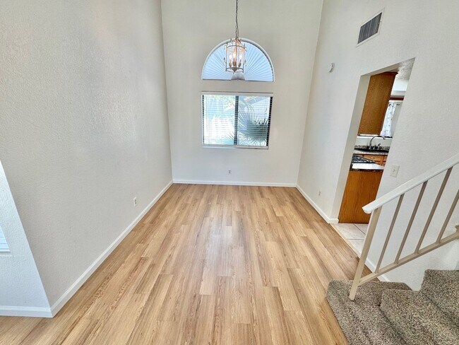 Building Photo - STUNNING 4 BEDROOM 3 BATH, 2 STORY HOME WI...