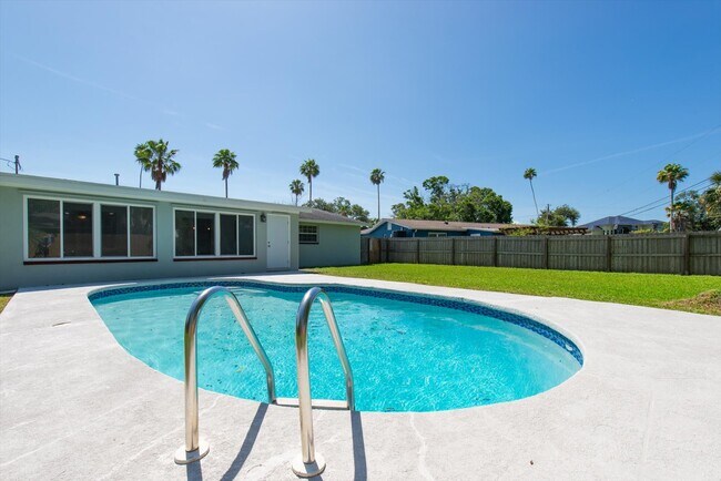 Building Photo - 5600 Bayou Grande Blvd NE