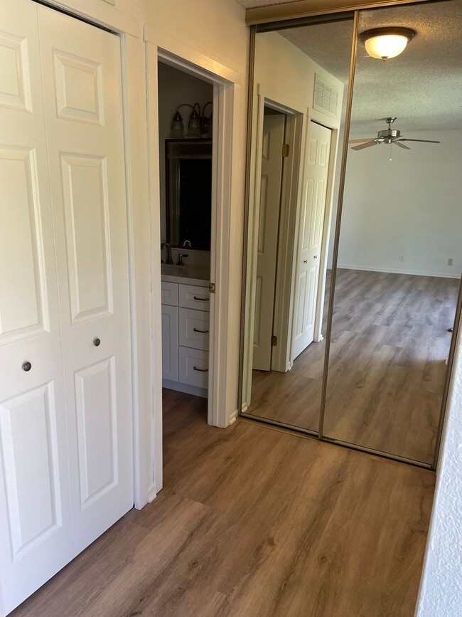 Building Photo - One story home in Mission Oaks near Las Colinas