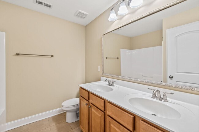 Building Photo - (Coming Soon) 5 Bedroom Brick Home in Matthews!
