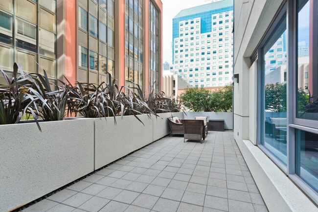 Building Photo - 631 Folsom St
