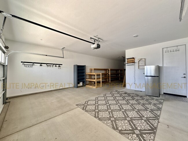 Building Photo - 9731 E Lynx Lk Trl