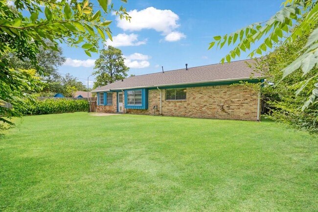 Building Photo - 7043 Drowsy Pine Dr