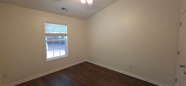 Building Photo - 561 Woodland Park Terrace