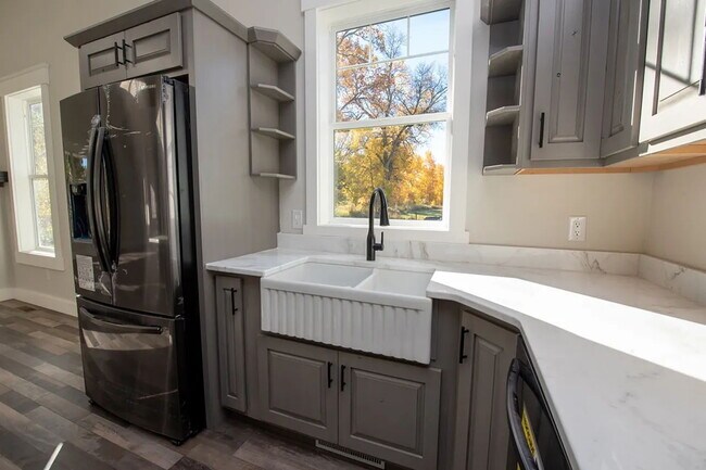 Building Photo - Beautiful and Spacious 3 Bed, 2.5 Bath Hom...