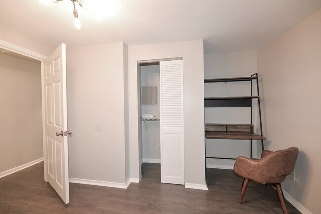 Building Photo - 912 Charlotte St