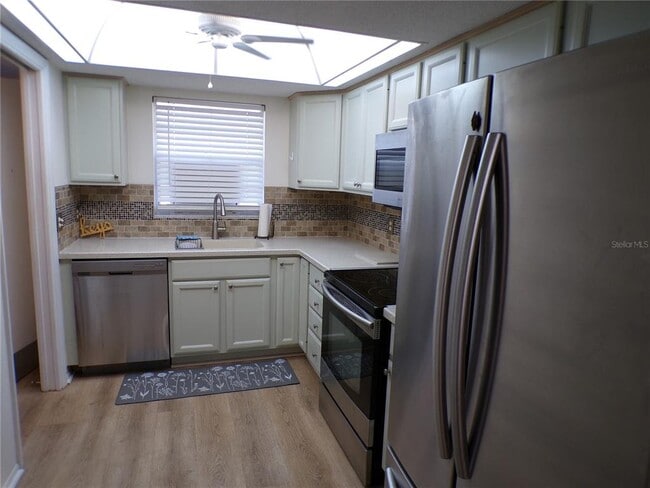 Building Photo - 102 Capri Isles Blvd