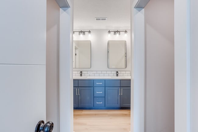 Building Photo - 3554 N Tyler Ct