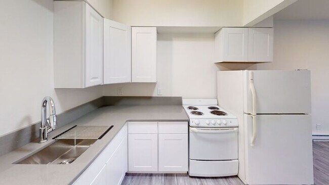 Building Photo - Open-House 6/6 and 6/7 2:30 to 3:30! Call ...