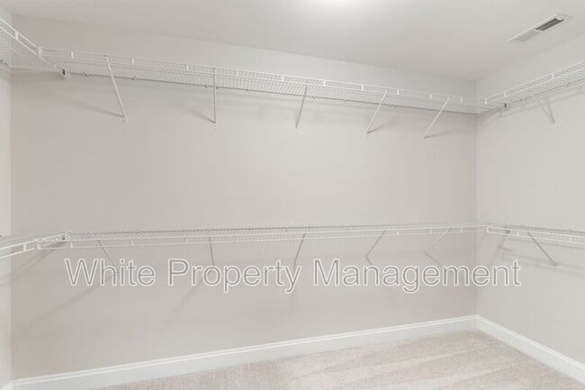 Building Photo - 541 Daventry Ct