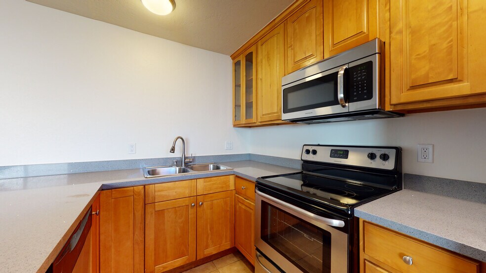 Building Photo - 590 Ralston Ave