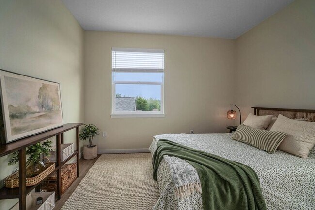 Building Photo - 190 Elma Ave SE