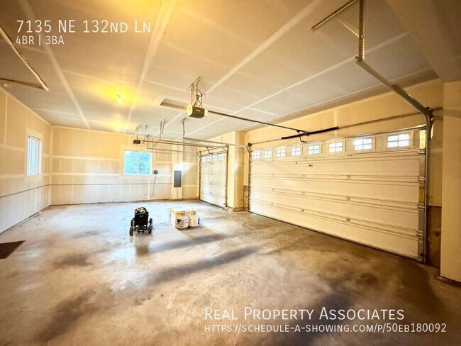 Building Photo - 7135 NE 132nd Ln