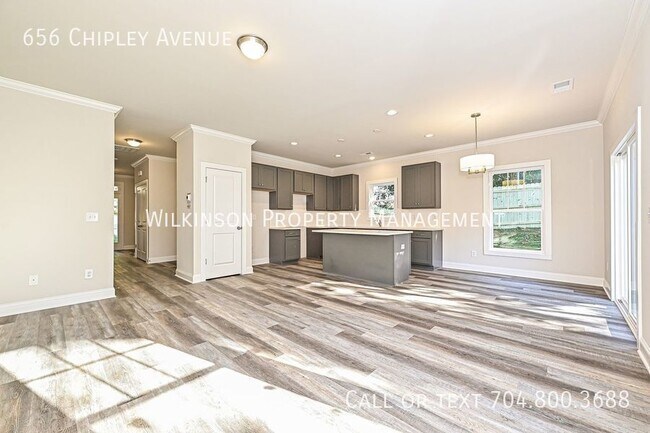 Building Photo - 3-Bedroom Townhouse with Proximity to Char...