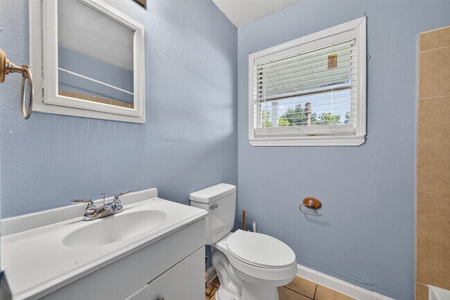 Building Photo - 5534 Thrush Dr